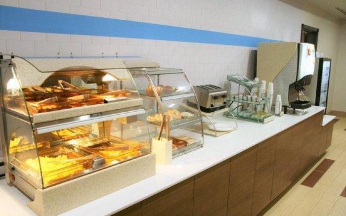 Holiday Inn Express & Suites Clarion By IHG