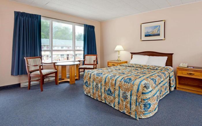 Knights Inn - Midland ON