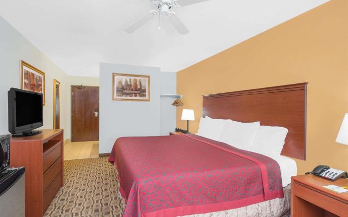 Days Inn by Wyndham Lamar