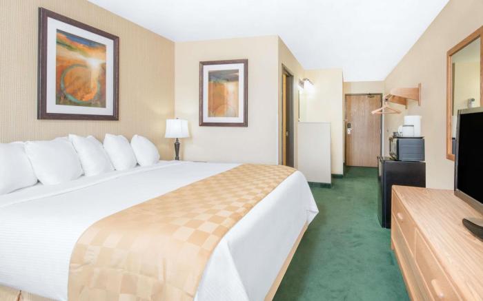 Days Inn & Suites by Wyndham Fargo 19th Ave/Airport Dome