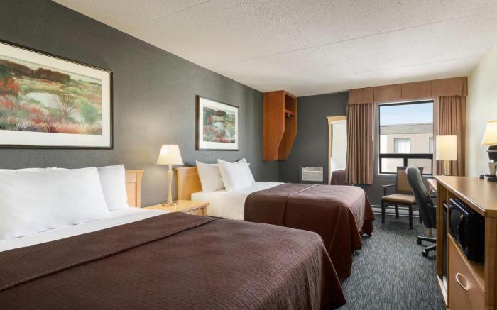 Travelodge by Wyndham Edmonton West