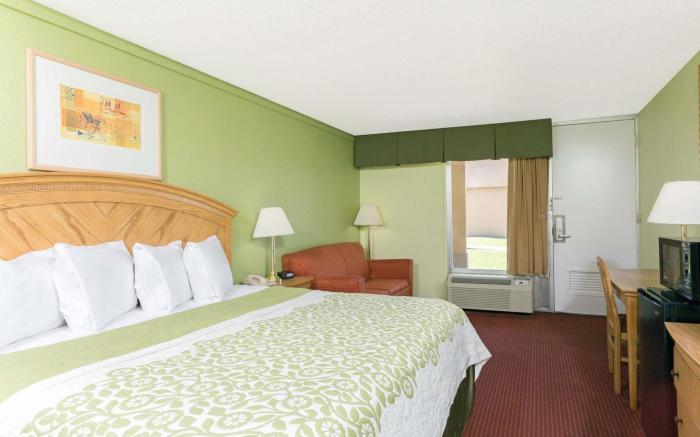Days Inn by Wyndham Washington
