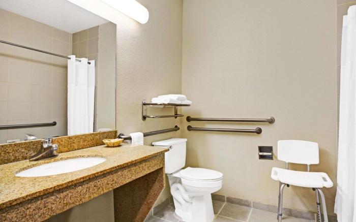Days Inn & Suites by Wyndham Houston North/Aldine