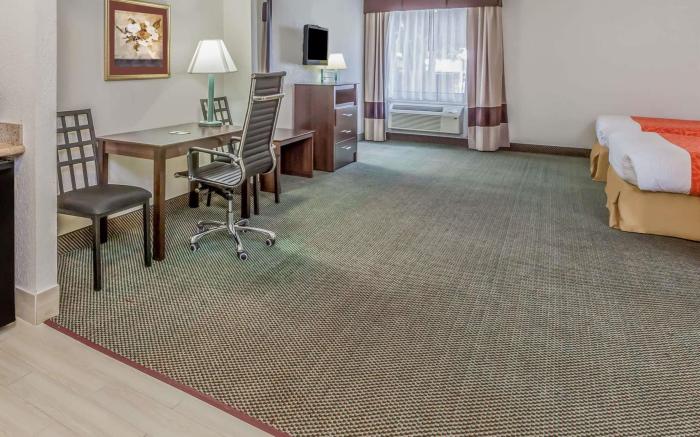 Days Inn & Suites by Wyndham Pasadena