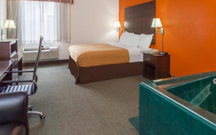 Days Inn & Suites by Wyndham Pasadena