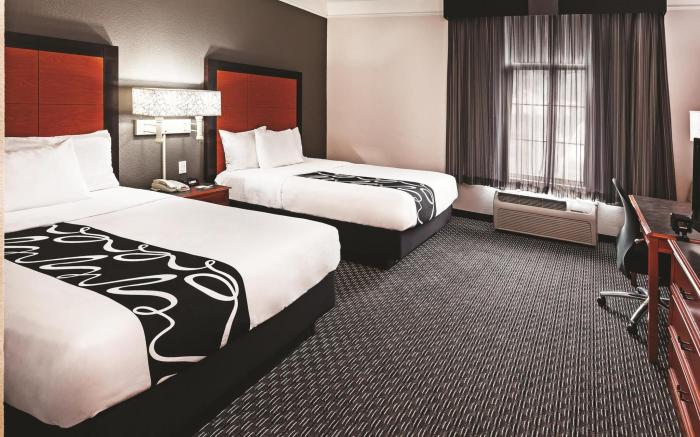 La Quinta Inn & Suites by Wyndham Dallas Arlington South