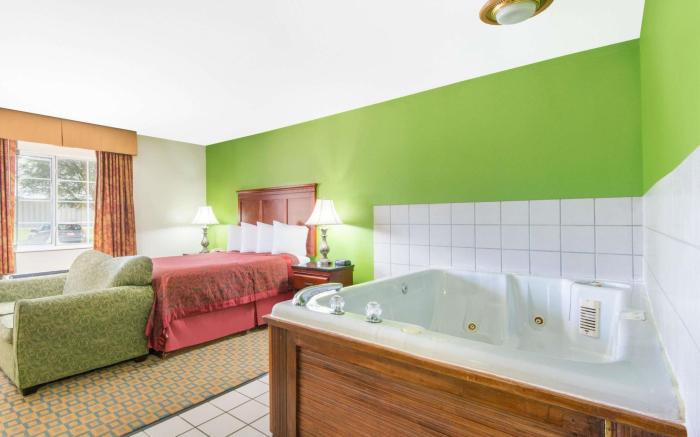 Days Inn & Suites by Wyndham Wichita