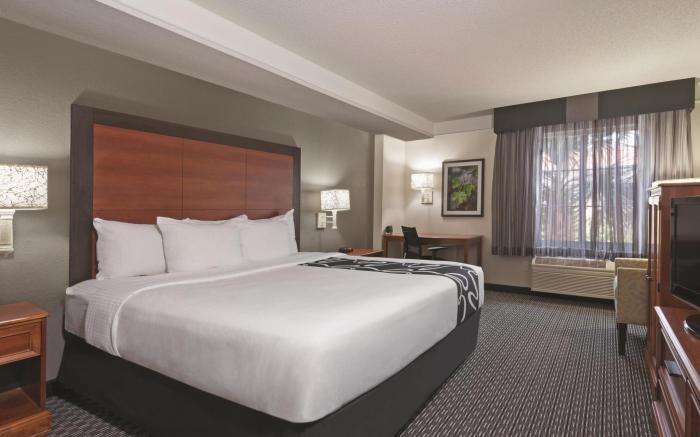 La Quinta Inn & Suites by Wyndham San Antonio Airport