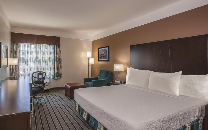 La Quinta Inn & Suites by Wyndham Bakersfield North