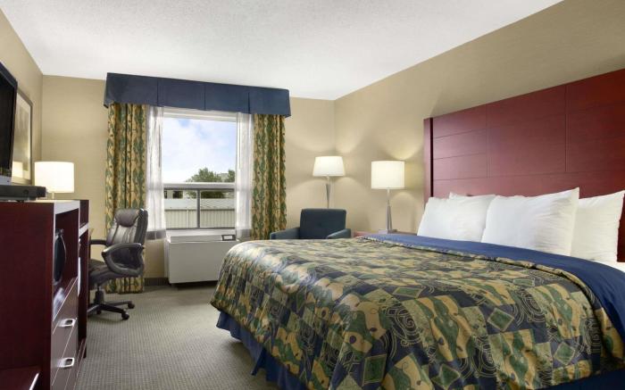 Travelodge by Wyndham Oshawa Whitby
