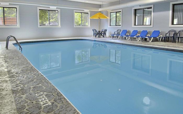 Super 8 By Wyndham Bridgeview Of Mackinaw City