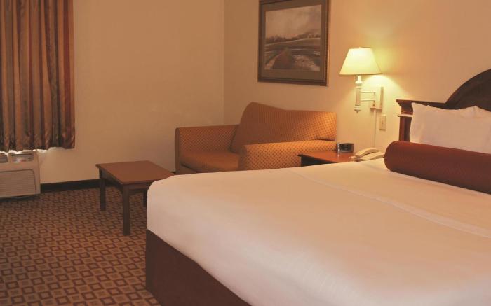 La Quinta Inn & Suites by Wyndham Fredericksburg