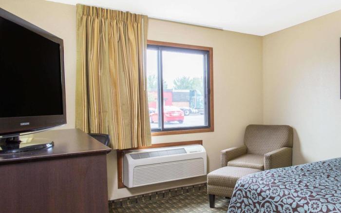 Days Inn & Suites by Wyndham Waterloo