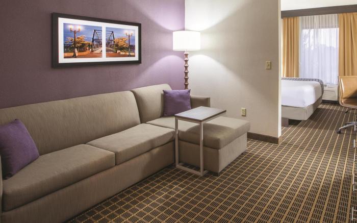 La Quinta Inn & Suites by Wyndham Mechanicsburg - Harrisburg