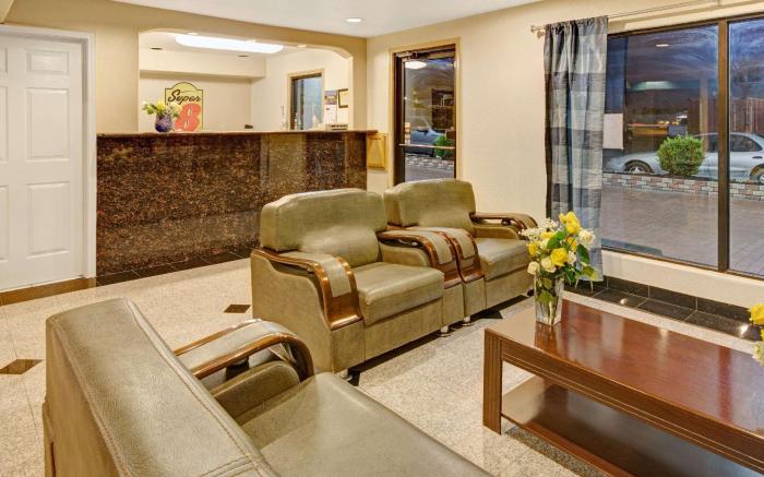 Super 8 by Wyndham Mont Belvieu/Baytown East 