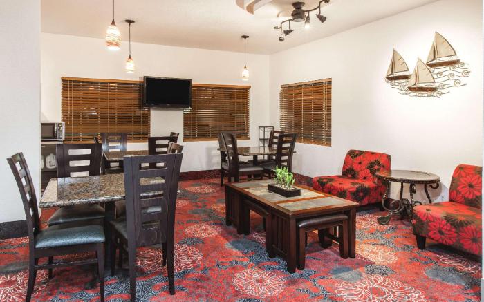 Days Inn by Wyndham Arlington