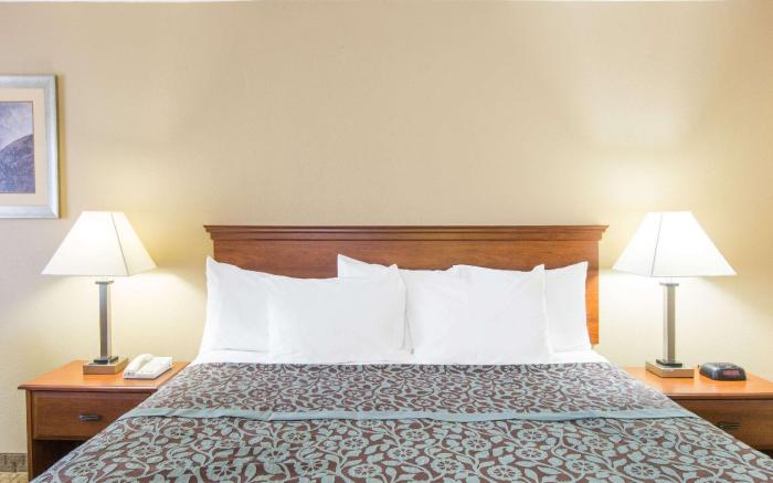Days Inn by Wyndham Ripley