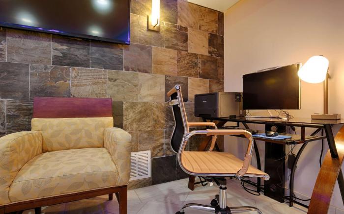 Best Western The Inn and Suites Pacific Grove
