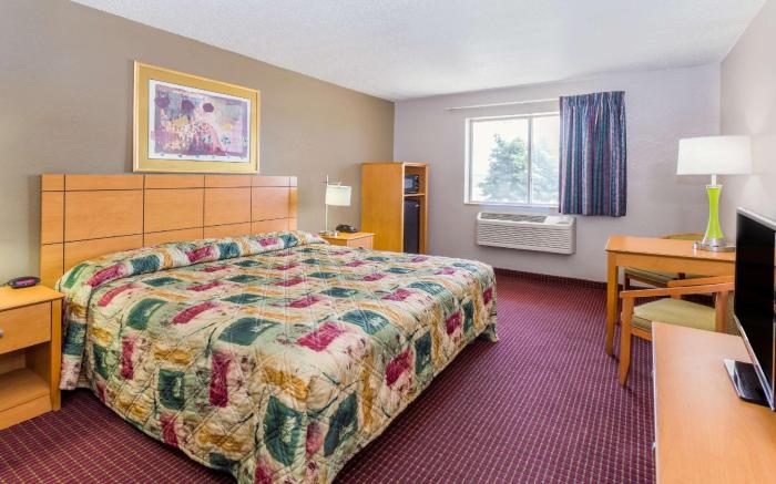 Super 8 By Wyndham Joliet I-55 N/Chicago