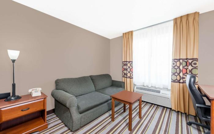 Super 8 By Wyndham Bolivar