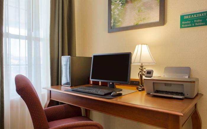 Country Inn & Suites by Radisson, Nevada, MO