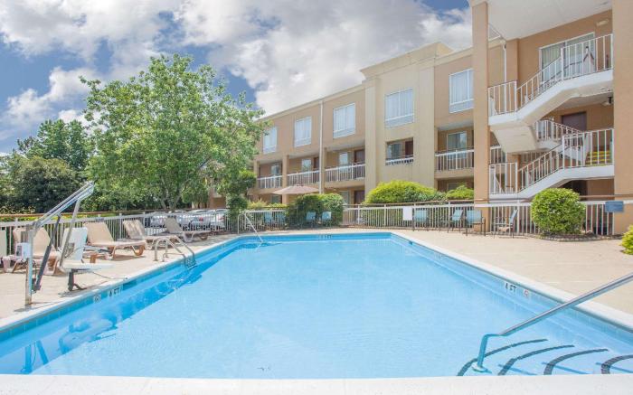 Days Inn by Wyndham Greenville