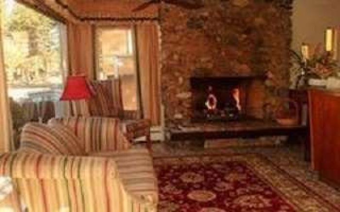 Lake Tahoe Ambassador Lodge