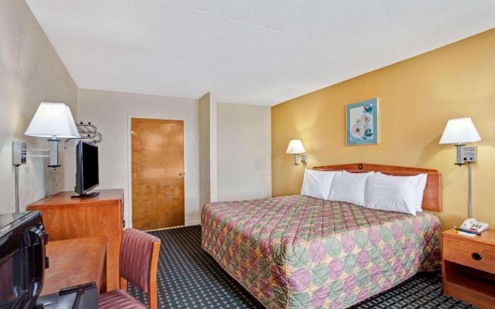 Days Inn by Wyndham Clarksville TN
