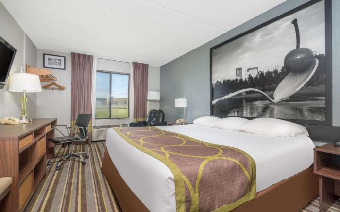 Super 8 By Wyndham Bloomington/Airport