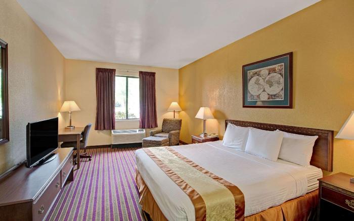 Days Inn & Suites by Wyndham Hickory