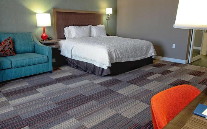 Hampton Inn & Suites Moore