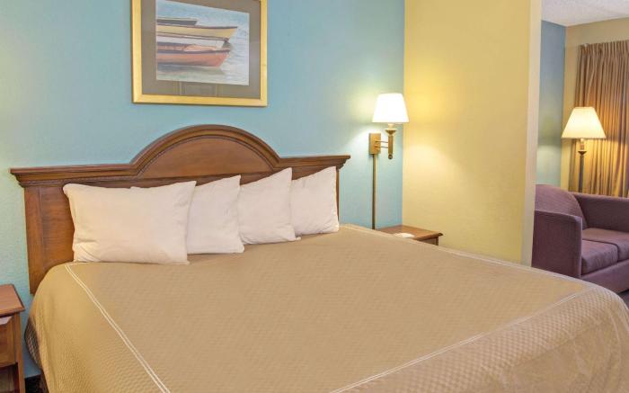 Super 8 by Wyndham Dania/Fort Lauderdale Airport