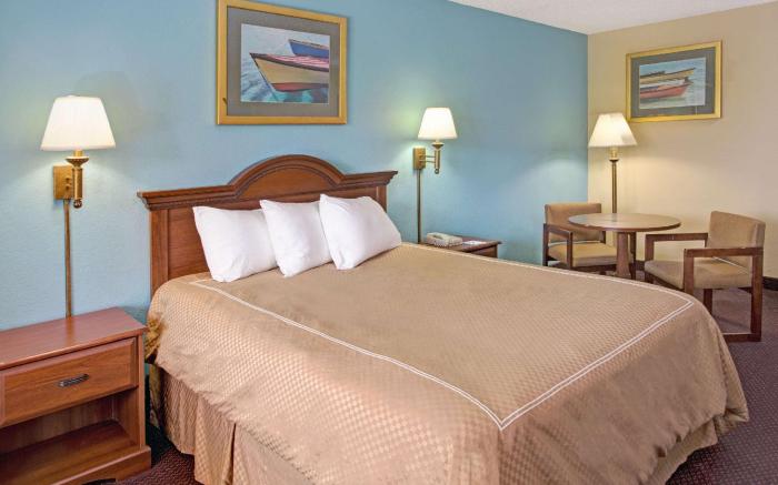 Super 8 by Wyndham Dania/Fort Lauderdale Airport