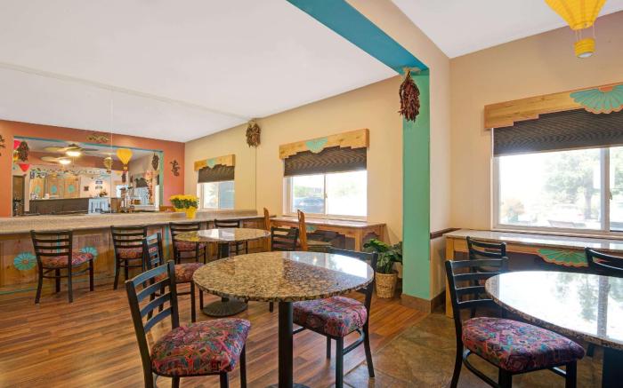Days Inn & Suites by Wyndham Airport Albuquerque