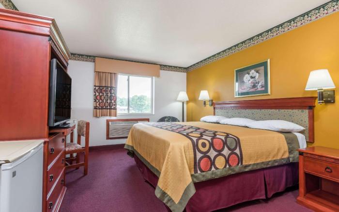 Super 8 By Wyndham Bedford