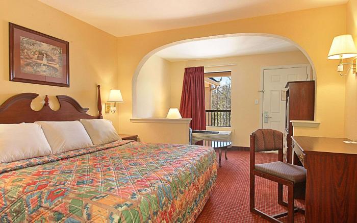 Days Inn by Wyndham Ocean Springs