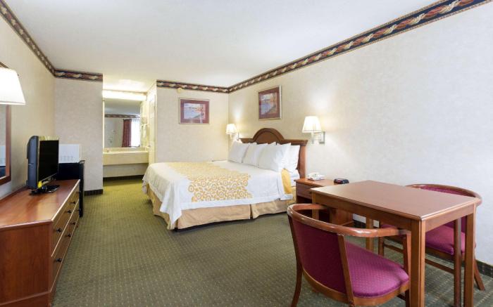 Days Inn by Wyndham Clinton