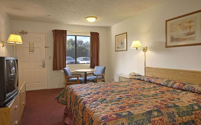 Days Inn by Wyndham Fresno South