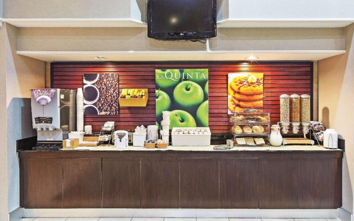 La Quinta Inn & Suites by Wyndham Dallas - Addison Galleria