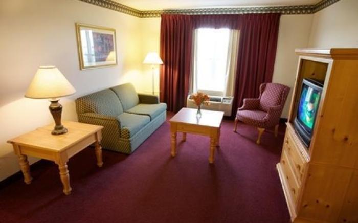 Lancaster Inn & Suites
