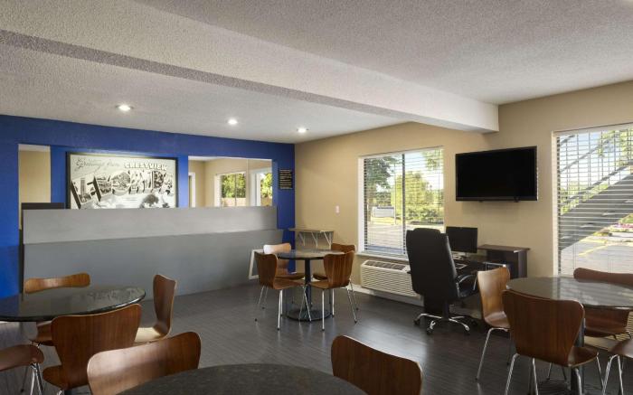 Opulent Oasis Motel Crestview