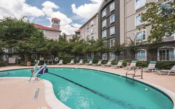 La Quinta Inn & Suites by Wyndham Houston Bush IAH South