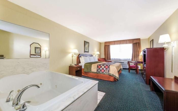 Super 8 By Wyndham Burleson Fort Worth Area