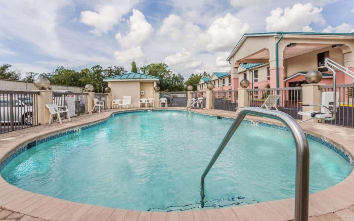 Days Inn by Wyndham Panama City/Callaway
