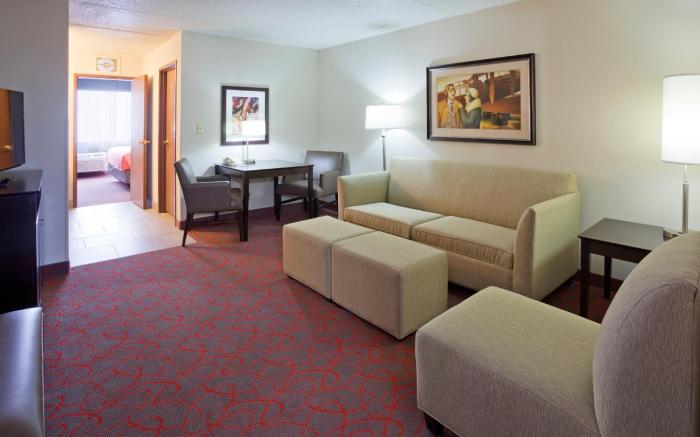 Holiday Inn Express & Suites Bloomington West By IHG