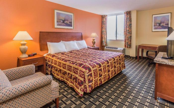 Days Hotel & Conference Center by Wyndham Danville