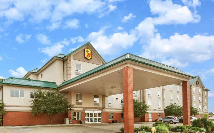 Super 8 By Wyndham Edmonton South