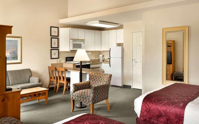 Baymont By Wyndham Wichita East