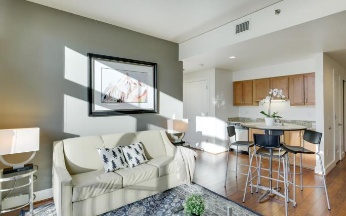 Spacious, Downtown Location – great for work and relaxing!