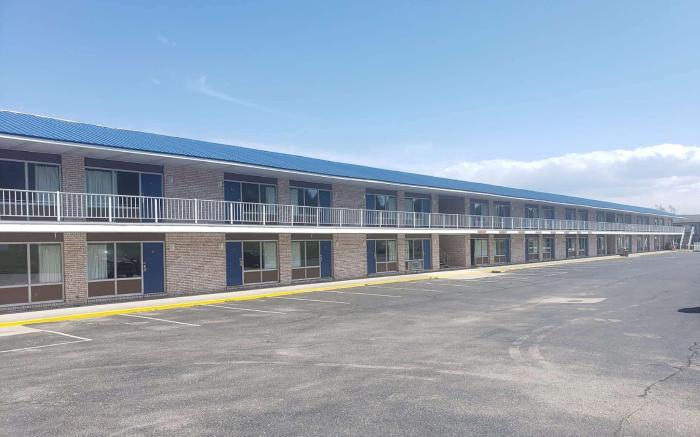 Days Inn & Suites by Wyndham St. Ignace Lakefront